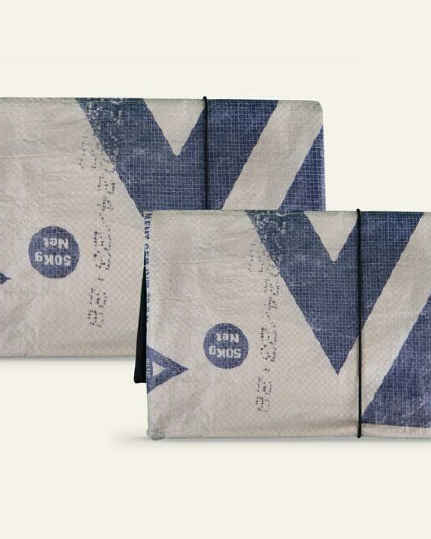 Nyuzi Blackwhite Upcycling Laptophülle 13/15 Zoll aus altem Zementsack – Ansicht 3