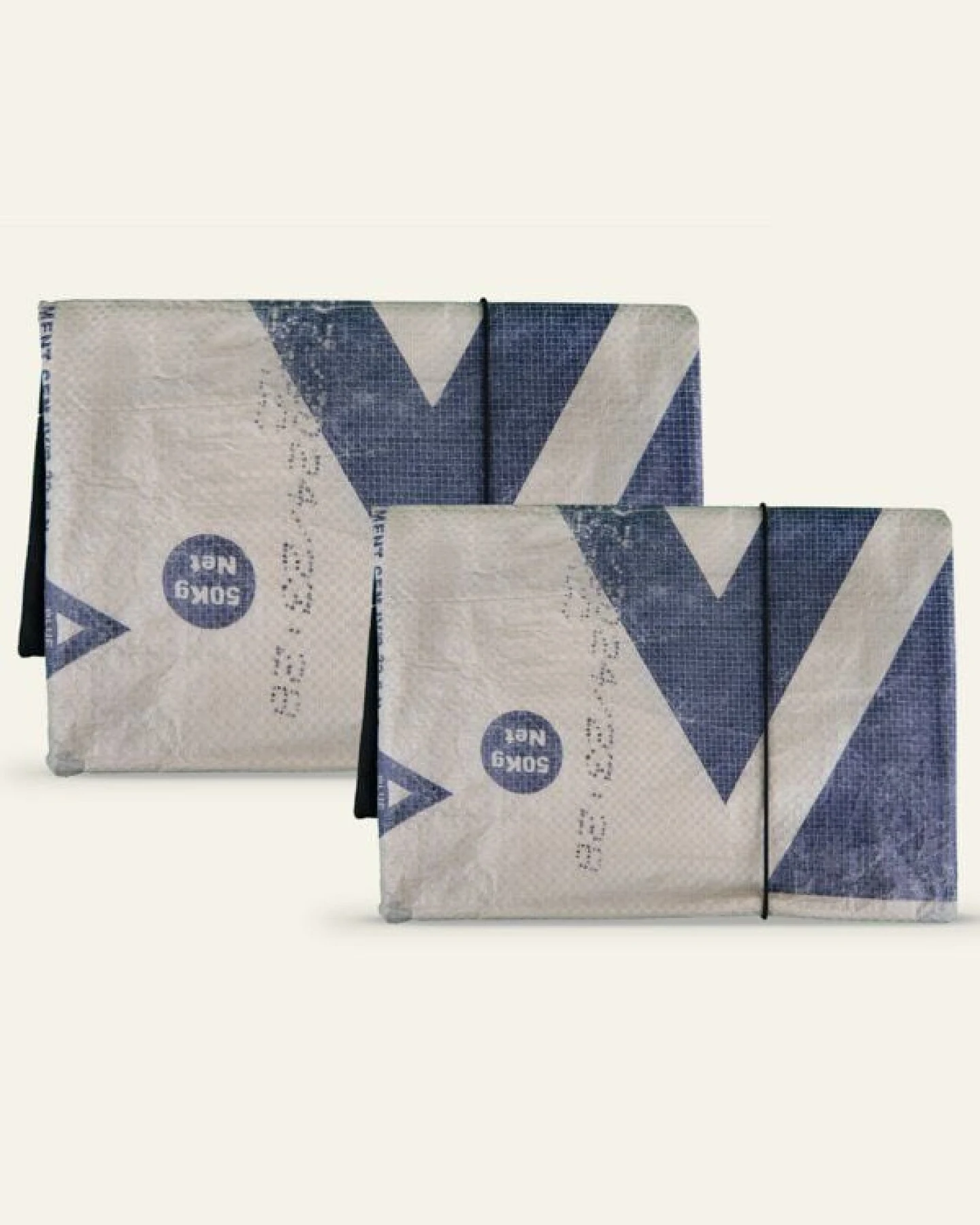 Nyuzi Blackwhite Upcycling Laptophülle 13/15 Zoll aus altem Zementsack – Ansicht 3