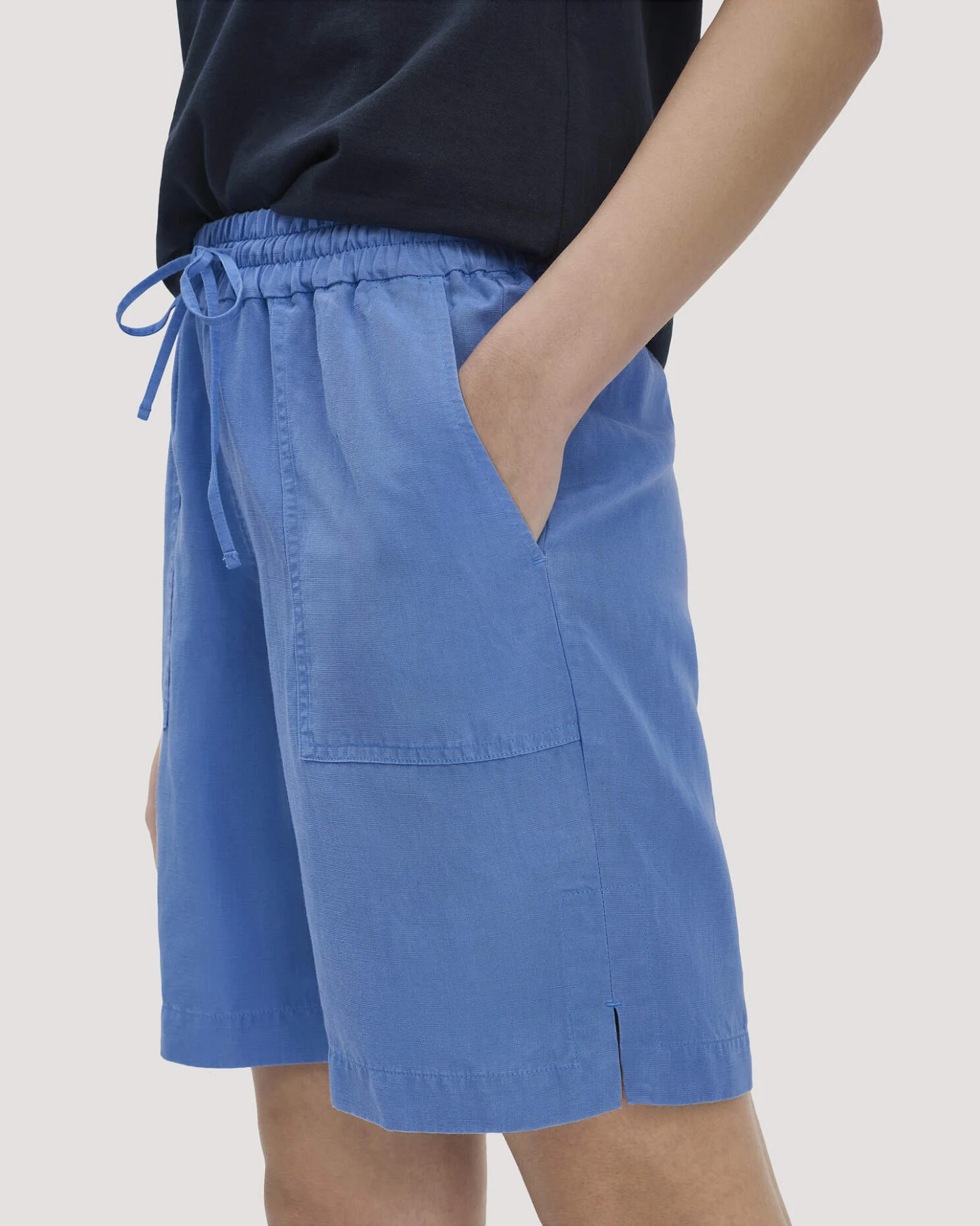 hessnatur Damen Shorts Relaxed aus weichem TENCEL Lyocell mit Leinen - blau - Größe 48 – Ansicht 3