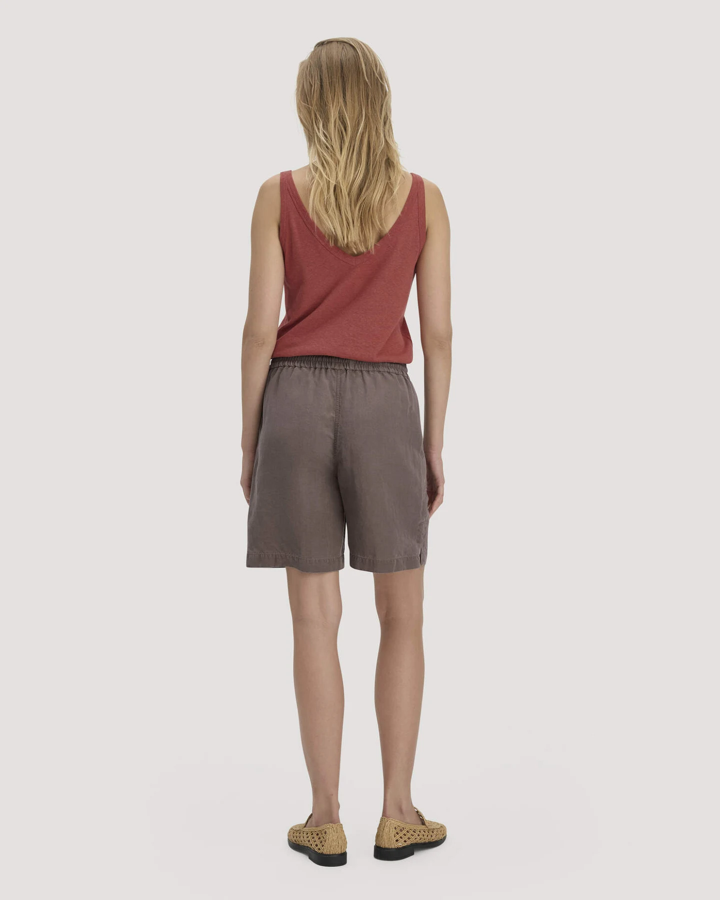hessnatur Damen Shorts Relaxed aus weichem TENCEL Lyocell mit Leinen - braun - Größe 34 – Ansicht 2