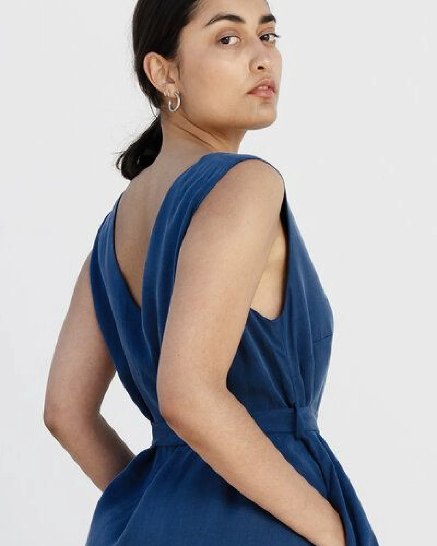 Studio Hertzberg MIDIKLEID "LAU-RAA" AUS TENCEL – Ansicht 3