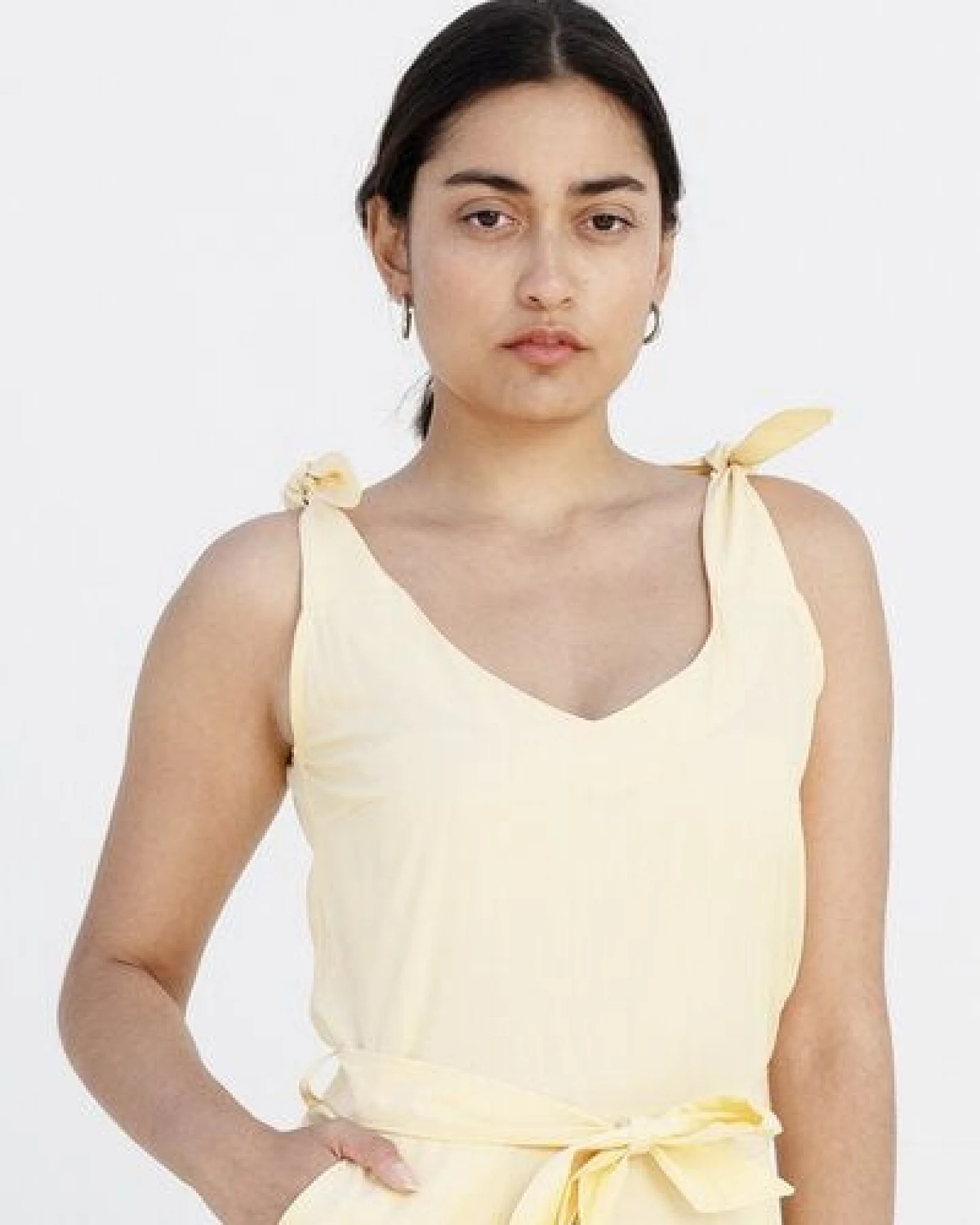 Studio Hertzberg LEICHTER JUMPSUIT FA-SAA IN HELLGELB AUS 100% BIO BAUMWOLLE – Ansicht 3