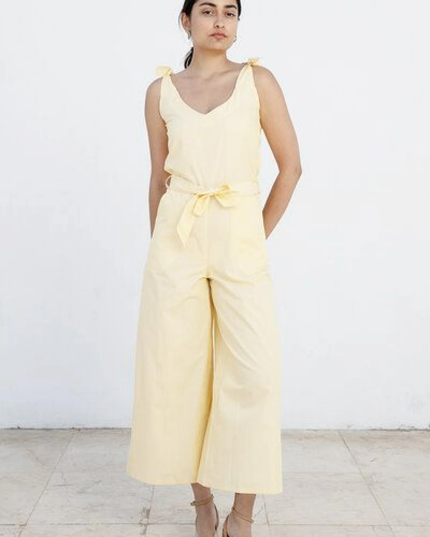 Studio Hertzberg LEICHTER JUMPSUIT FA-SAA IN HELLGELB AUS 100% BIO BAUMWOLLE – Ansicht 4