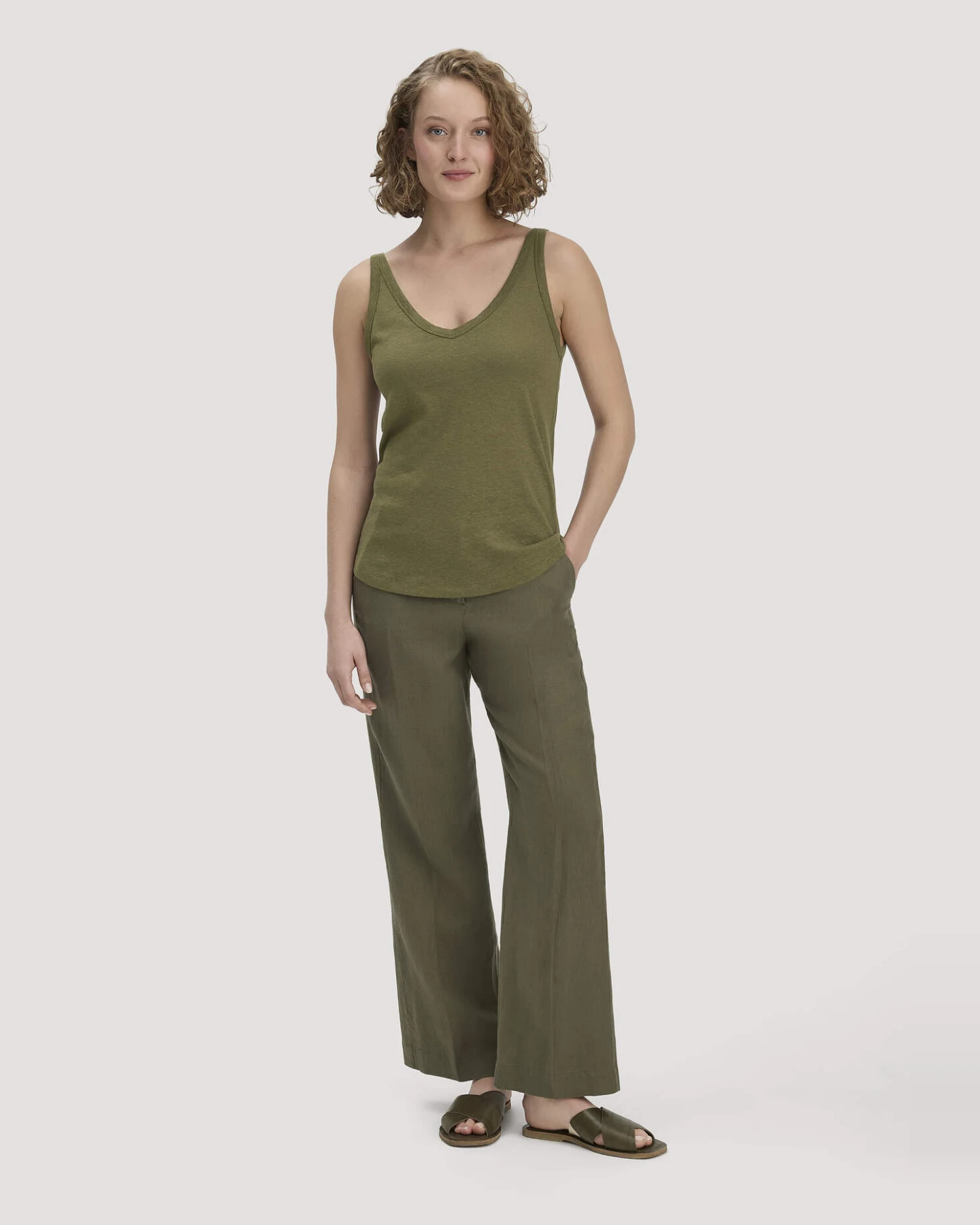 hessnatur Damen Jersey Top Regular aus Leinen und Bio-Baumwolle - grün - Größe 34 – Ansicht 2