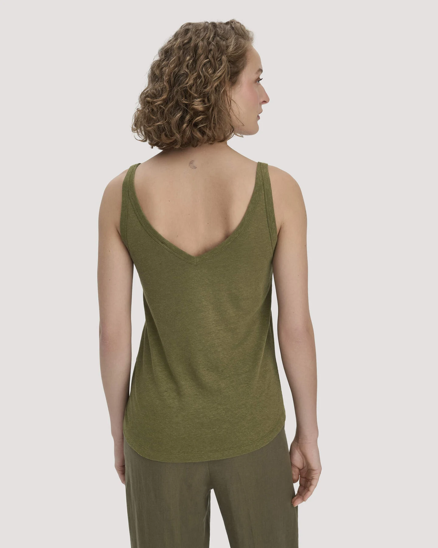 hessnatur Damen Jersey Top Regular aus Leinen und Bio-Baumwolle - grün - Größe 34 – Ansicht 3