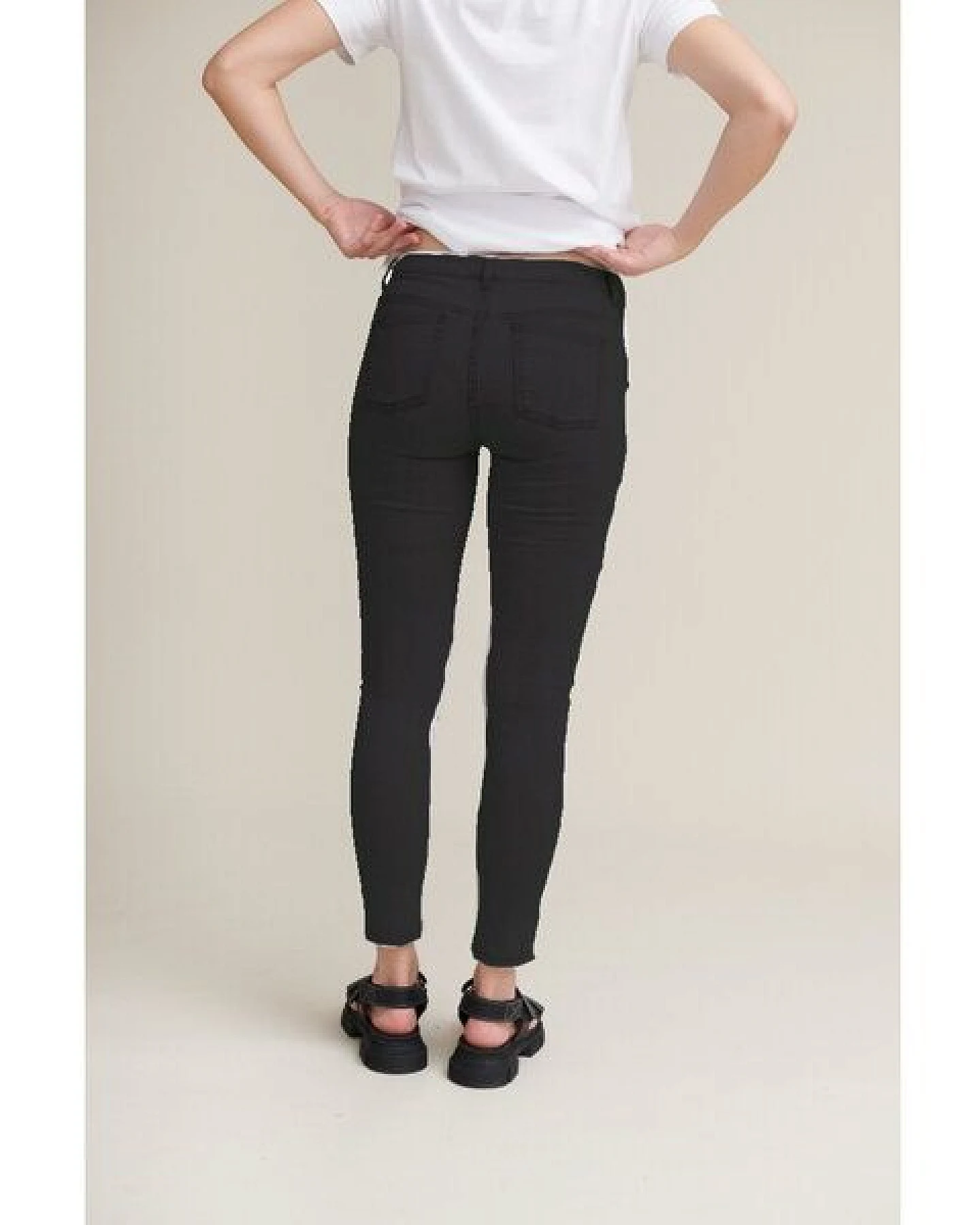 Basic Apparel High-Waist Jeans EVE aus Bio-Baumwolle – Ansicht 2