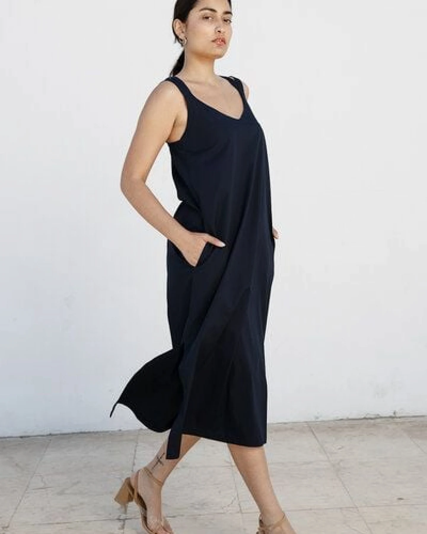 Studio Hertzberg DUNKELBLAUES MAXIKLEID "O-TERRE" AUS BIO BAUMWOLLE – Ansicht 4