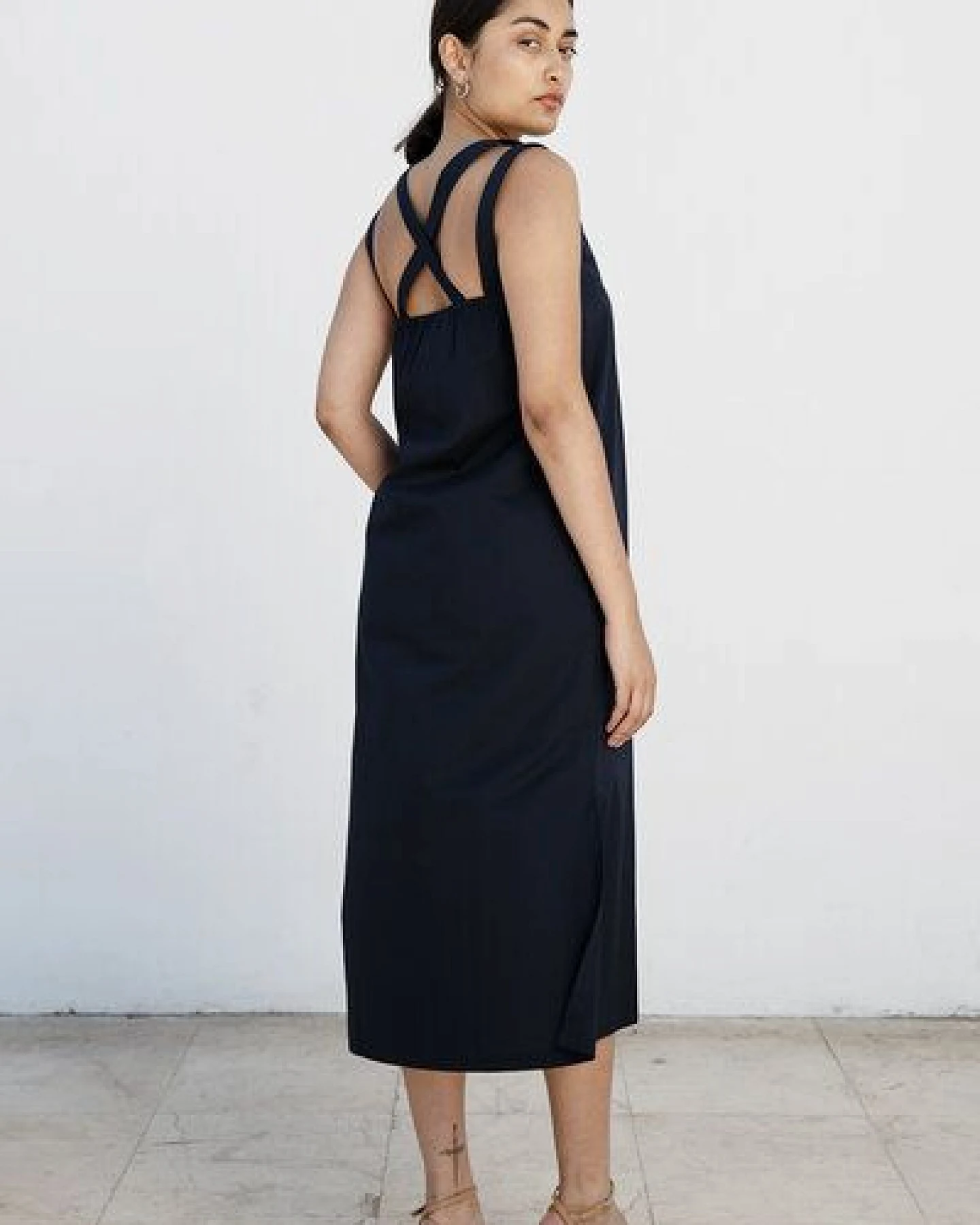 Studio Hertzberg DUNKELBLAUES MAXIKLEID "O-TERRE" AUS BIO BAUMWOLLE – Ansicht 3