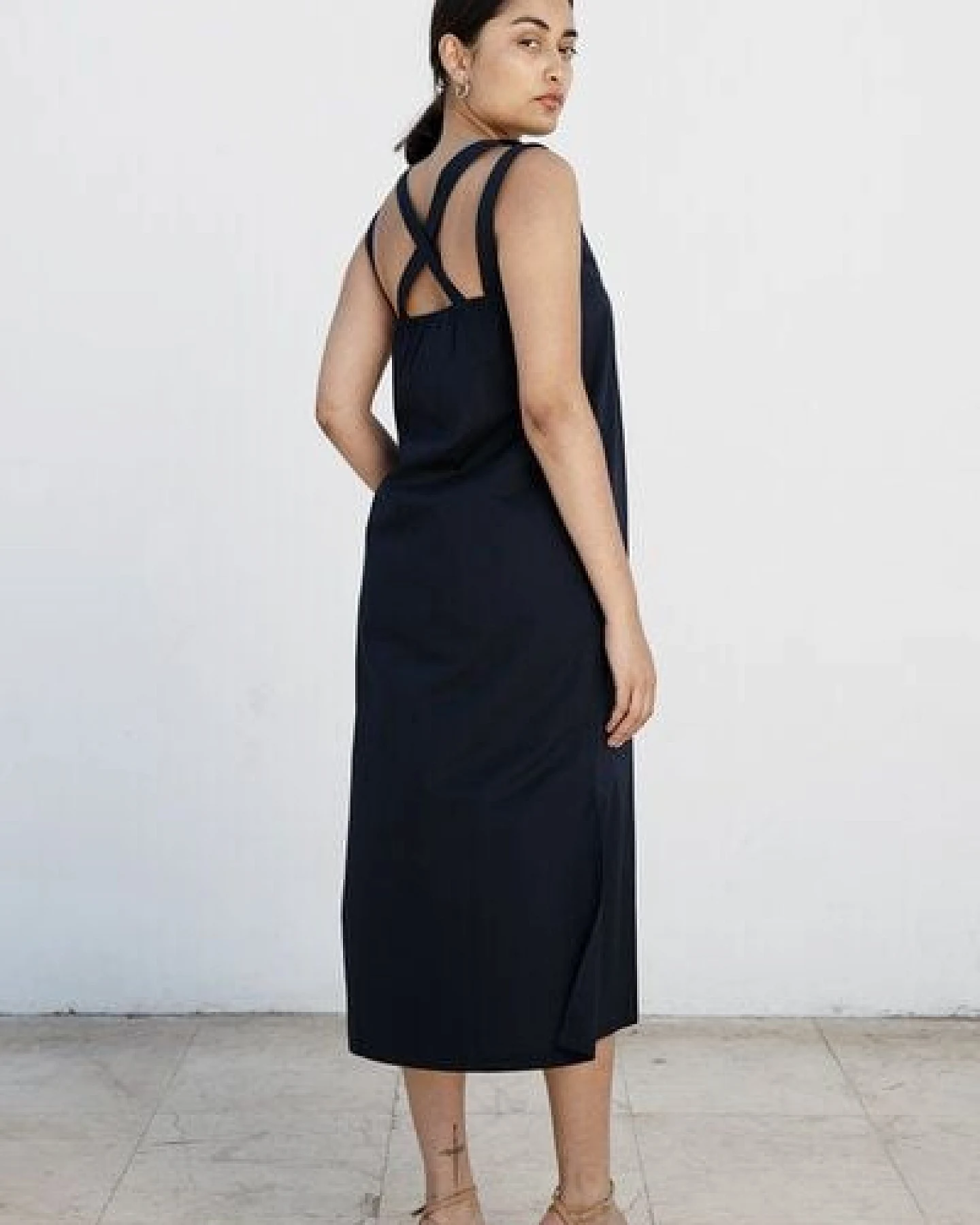 Studio Hertzberg DUNKELBLAUES MAXIKLEID "O-TERRE" AUS BIO BAUMWOLLE – Ansicht 3