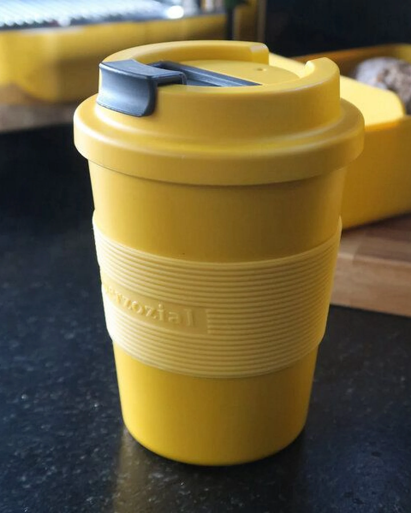 Zuperzozial Coffee to-go Becher aus nachwachsenden Rohstoffen – Ansicht 2