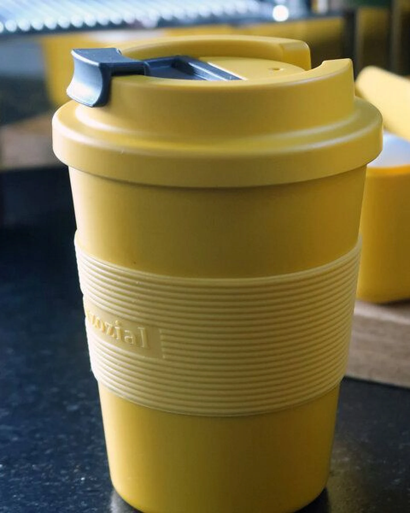 Zuperzozial Coffee to-go Becher aus nachwachsenden Rohstoffen – Ansicht 3