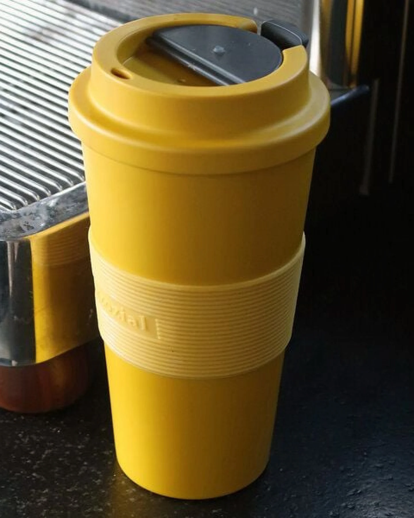 Zuperzozial Coffee to-go Becher aus nachwachsenden Rohstoffen – Ansicht 3