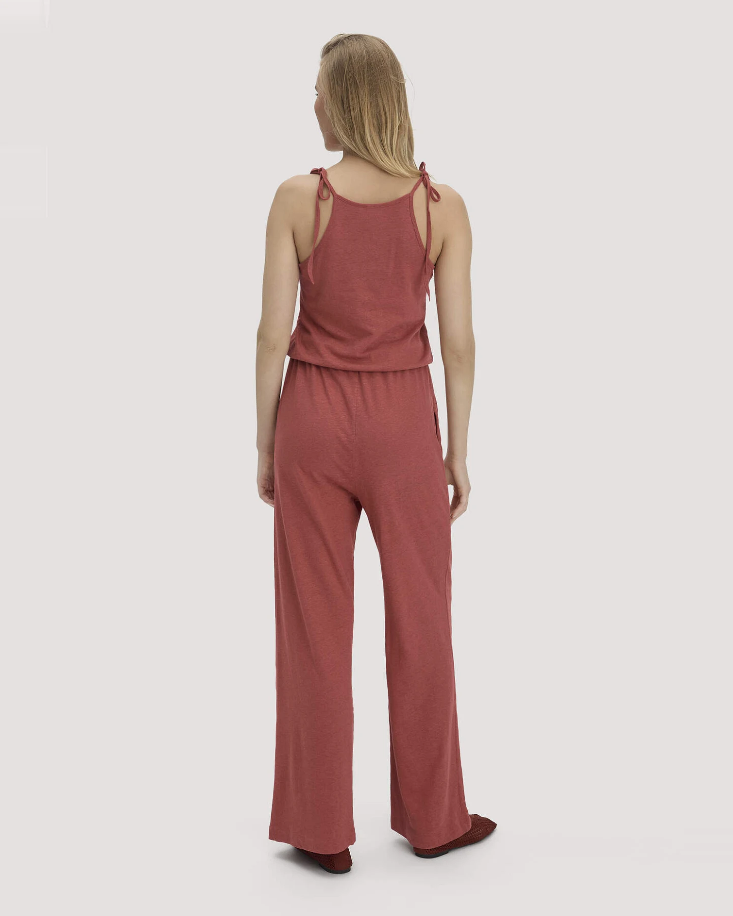 hessnatur Damen Jersey Jumpsuit Relaxed aus Leinen und Bio-Baumwolle - braun - Größe 34 – Ansicht 2