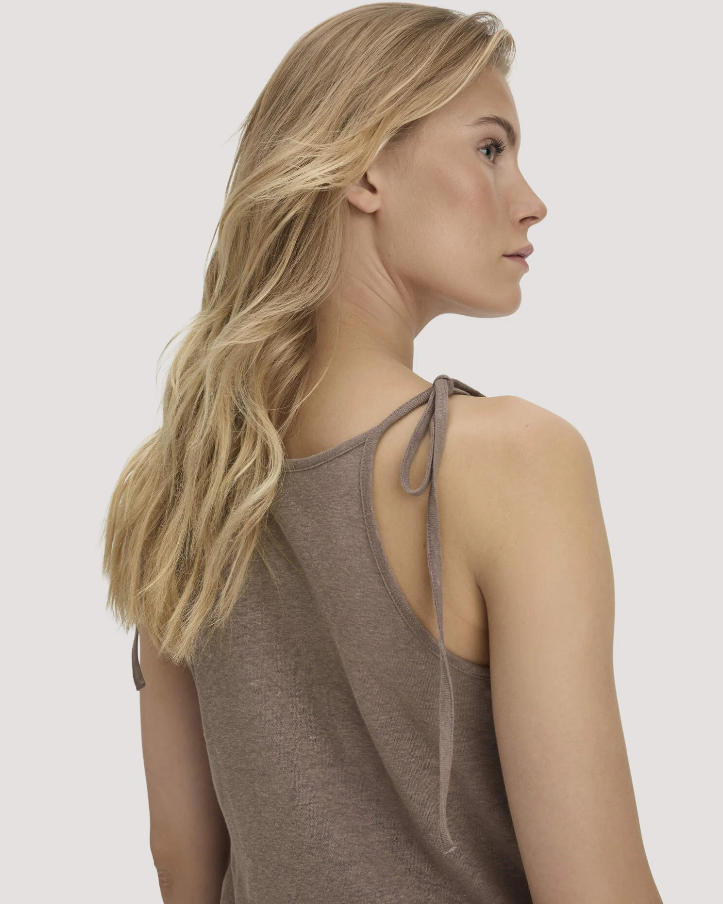 hessnatur Damen Jersey Jumpsuit Relaxed aus Leinen und Bio-Baumwolle - braun - Größe 36 – Ansicht 3