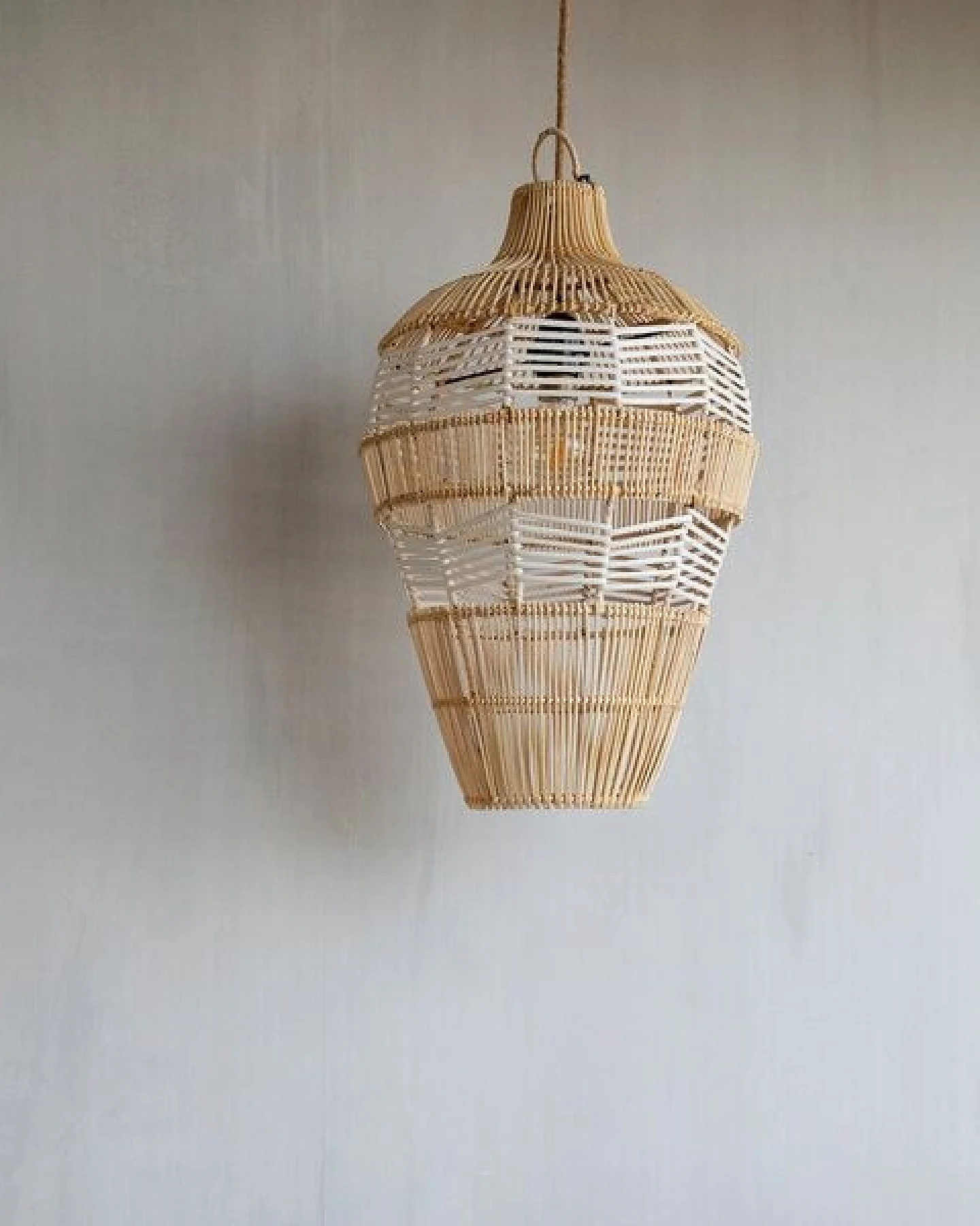 Bazar Bizar The Vase Pendelleuchte Ø 35 cm aus natürlichem Rattan – Ansicht 3