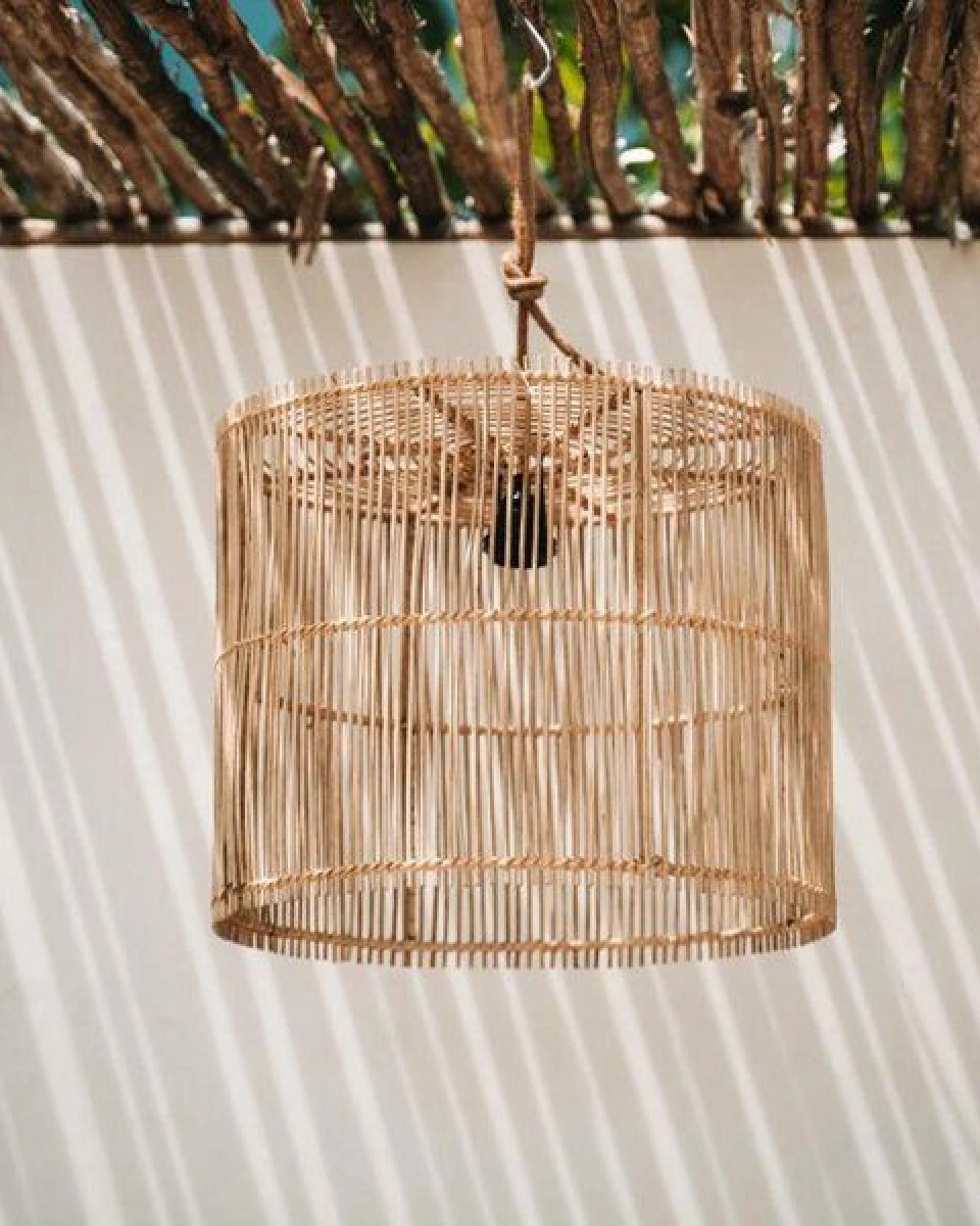 Bazar Bizar The Chacha Pendelleuchte aus natürlichem Rattan – Ansicht 3