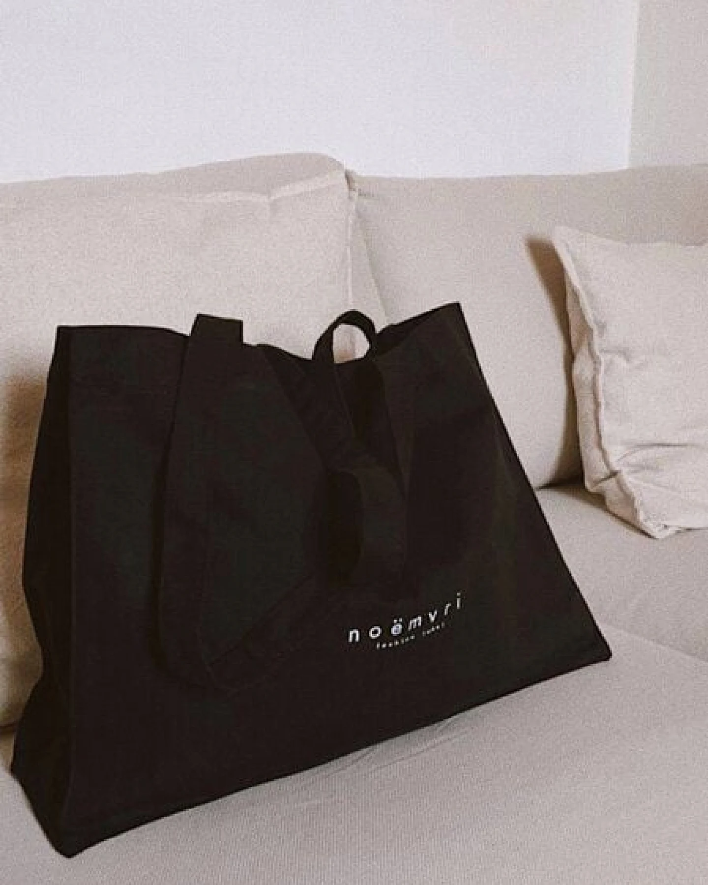noemvri fashion label Logo Tote Bag / Shopper – Ansicht 4