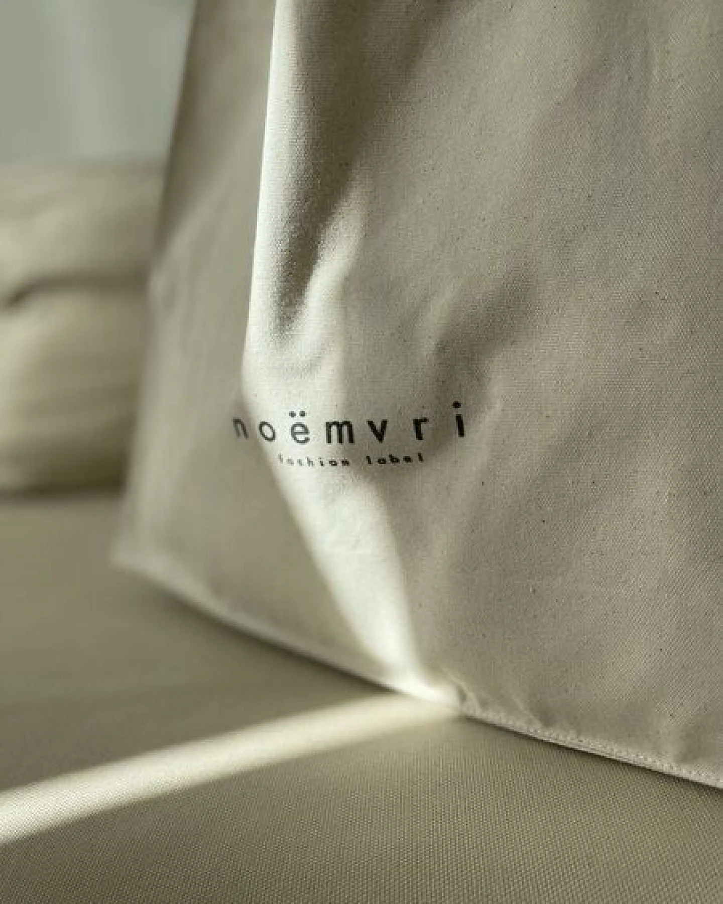 noemvri fashion label Logo Tote Bag / Shopper – Ansicht 4