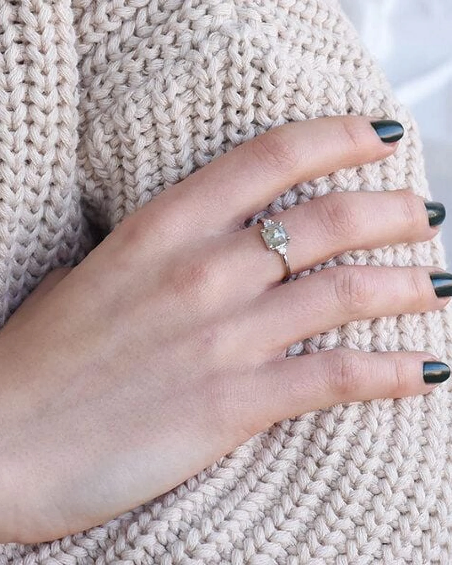 Eppi Goldenring mit einem Salt and Pepper Diamanten Mahmud – Ansicht 4