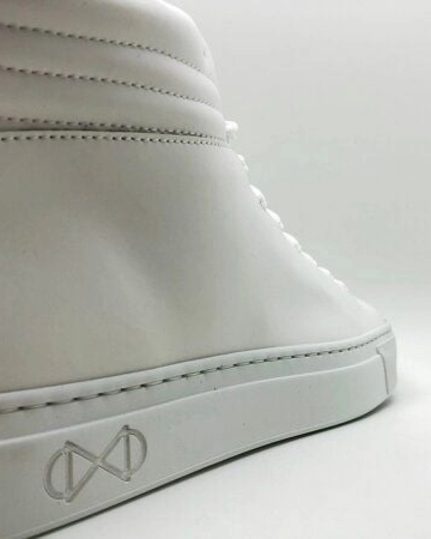 Veganer Sneaker aus Glas "nat-2 Sleek vegan white reflective" MEN – Ansicht 4