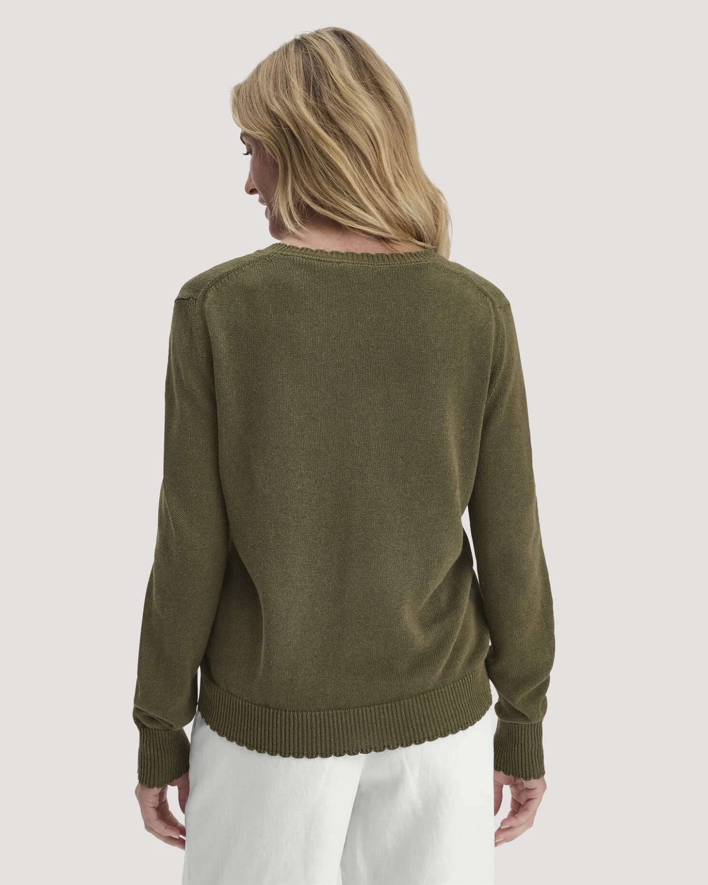 hessnatur Damen Strick Pullover Relaxed aus Leinen mit Bio-Baumwolle und LENZING™ ECOVERO - grün - Größe M – Ansicht 3