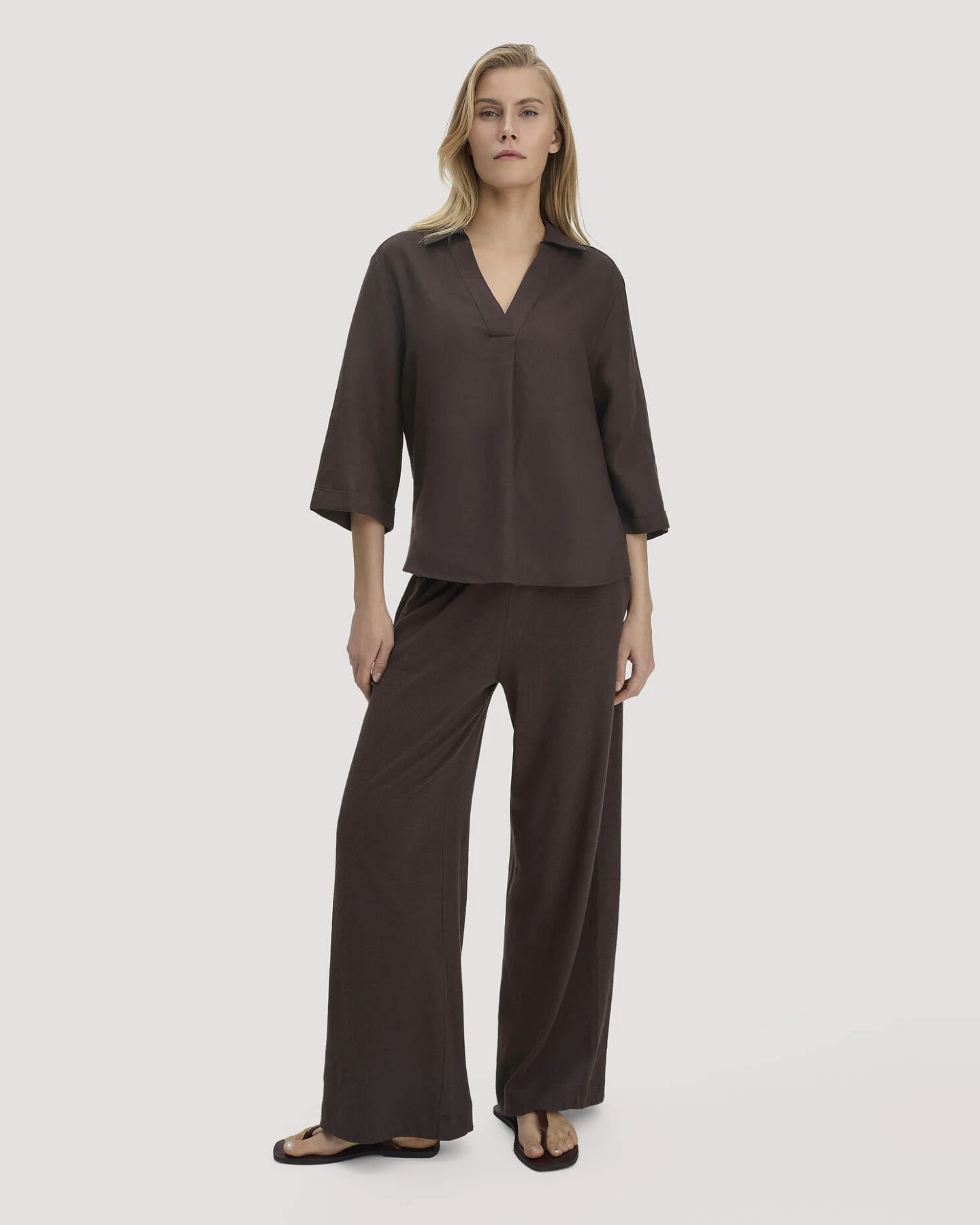 hessnatur Damen Bluse Relaxed aus Leinen - braun - Größe 38 – Ansicht 2
