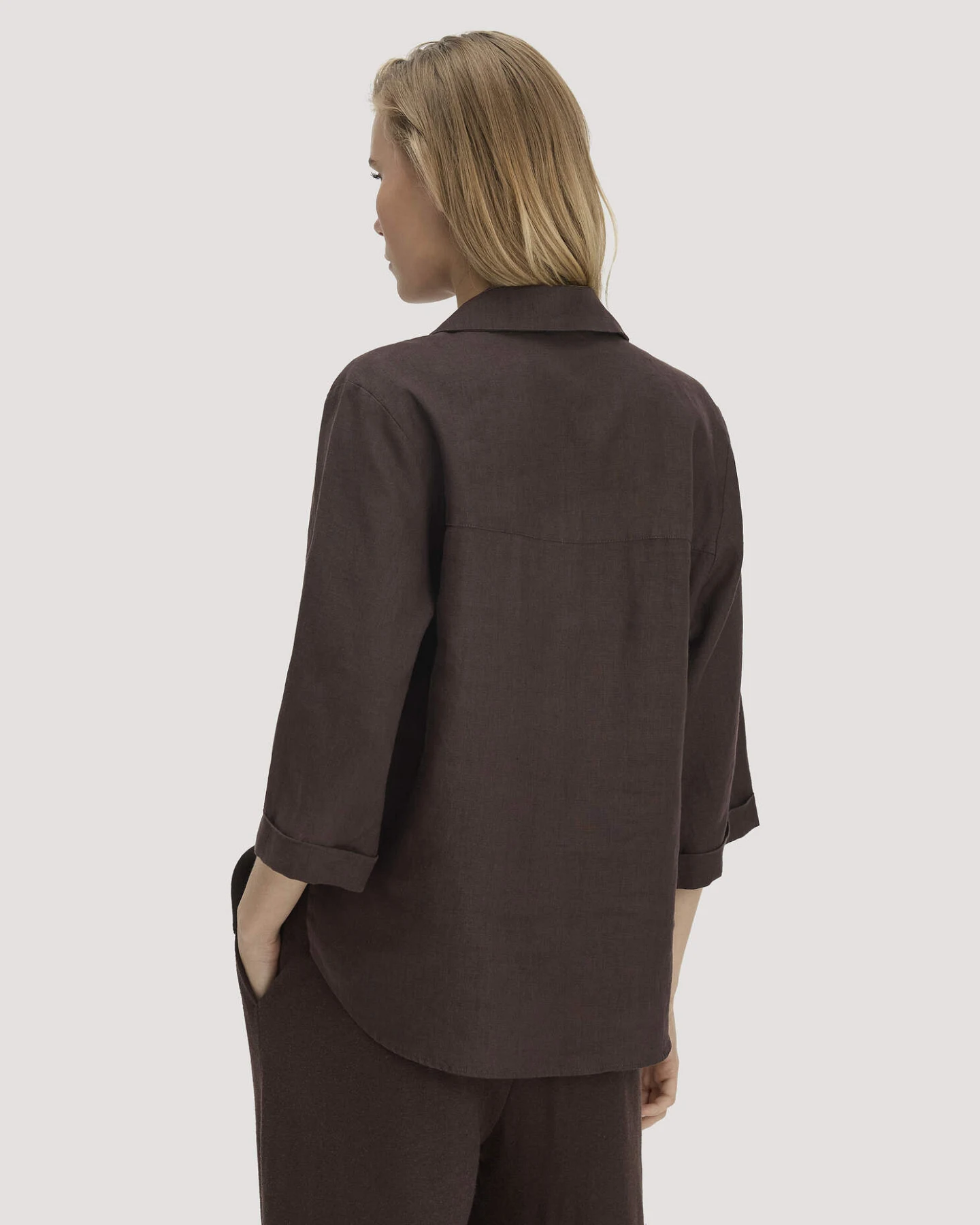 hessnatur Damen Bluse Relaxed aus Leinen - braun - Größe 48 – Ansicht 3
