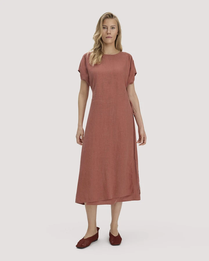 hessnatur Damen Kleid mit Wickeloptik Midi aus Leinen - braun - Größe 34