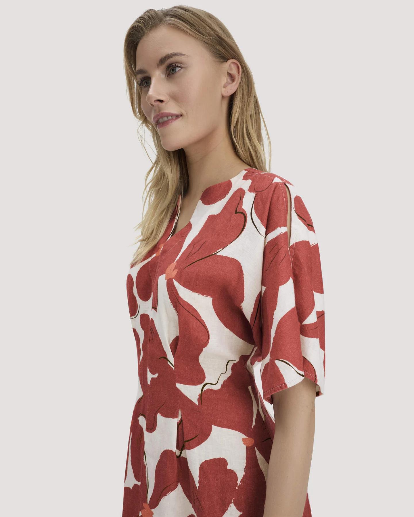 hessnatur Damen Kleid mit Taillierung Midi aus Leinen - braun - Größe 36 – Ansicht 3