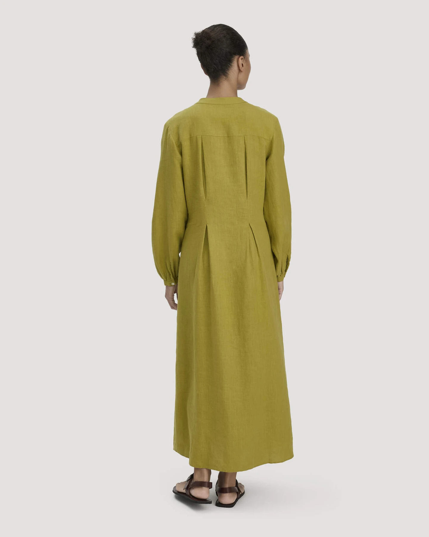 hessnatur Damen Hemdblusenkleid mit Taillierung Maxi aus Bio-Baumwolle mit Leinen - grün - Größe 46 – Ansicht 2