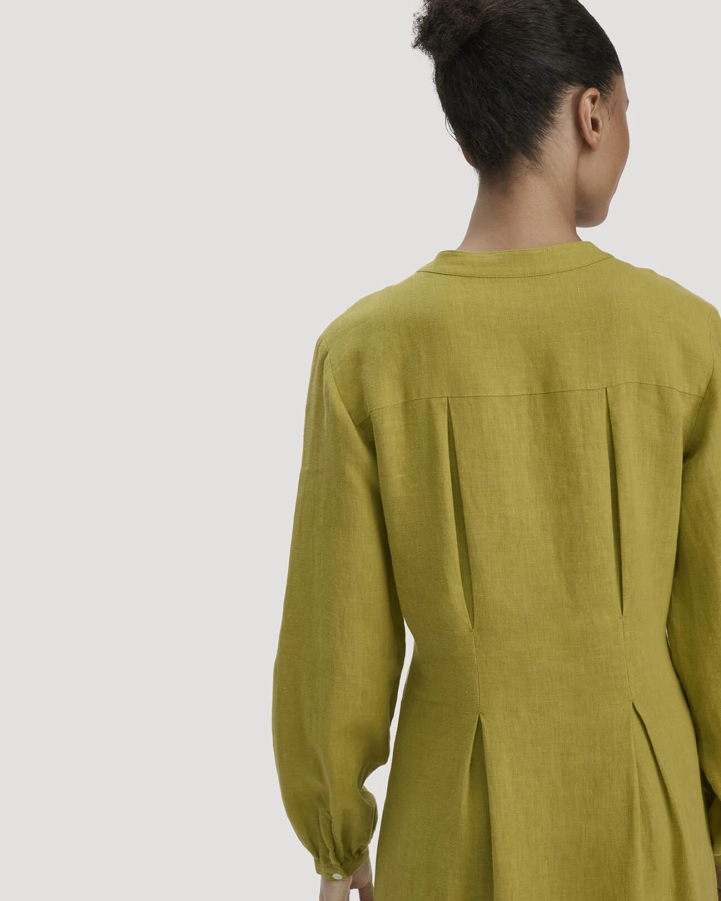 hessnatur Damen Hemdblusenkleid mit Taillierung Maxi aus Bio-Baumwolle mit Leinen - grün - Größe 46 – Ansicht 3