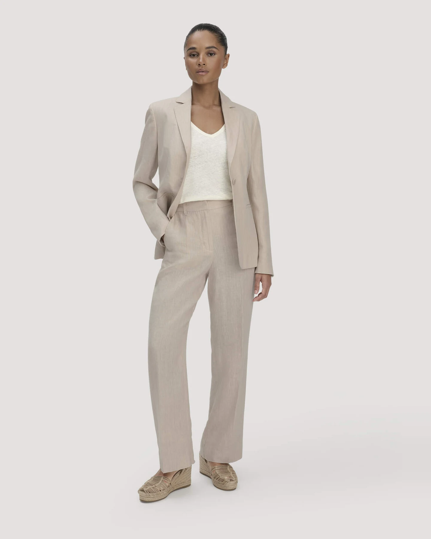 hessnatur Damen Blazer Regular aus Leinen - beige - Größe 48 – Ansicht 2