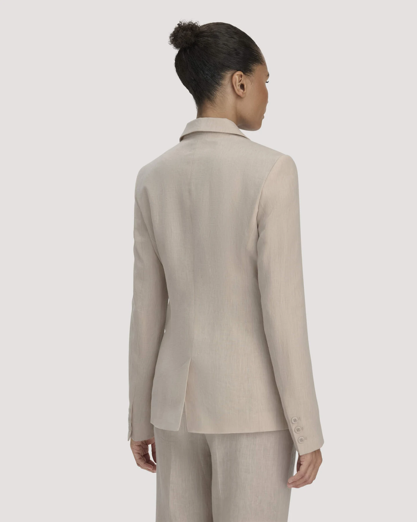 hessnatur Damen Blazer Regular aus Leinen - beige - Größe 48 – Ansicht 3