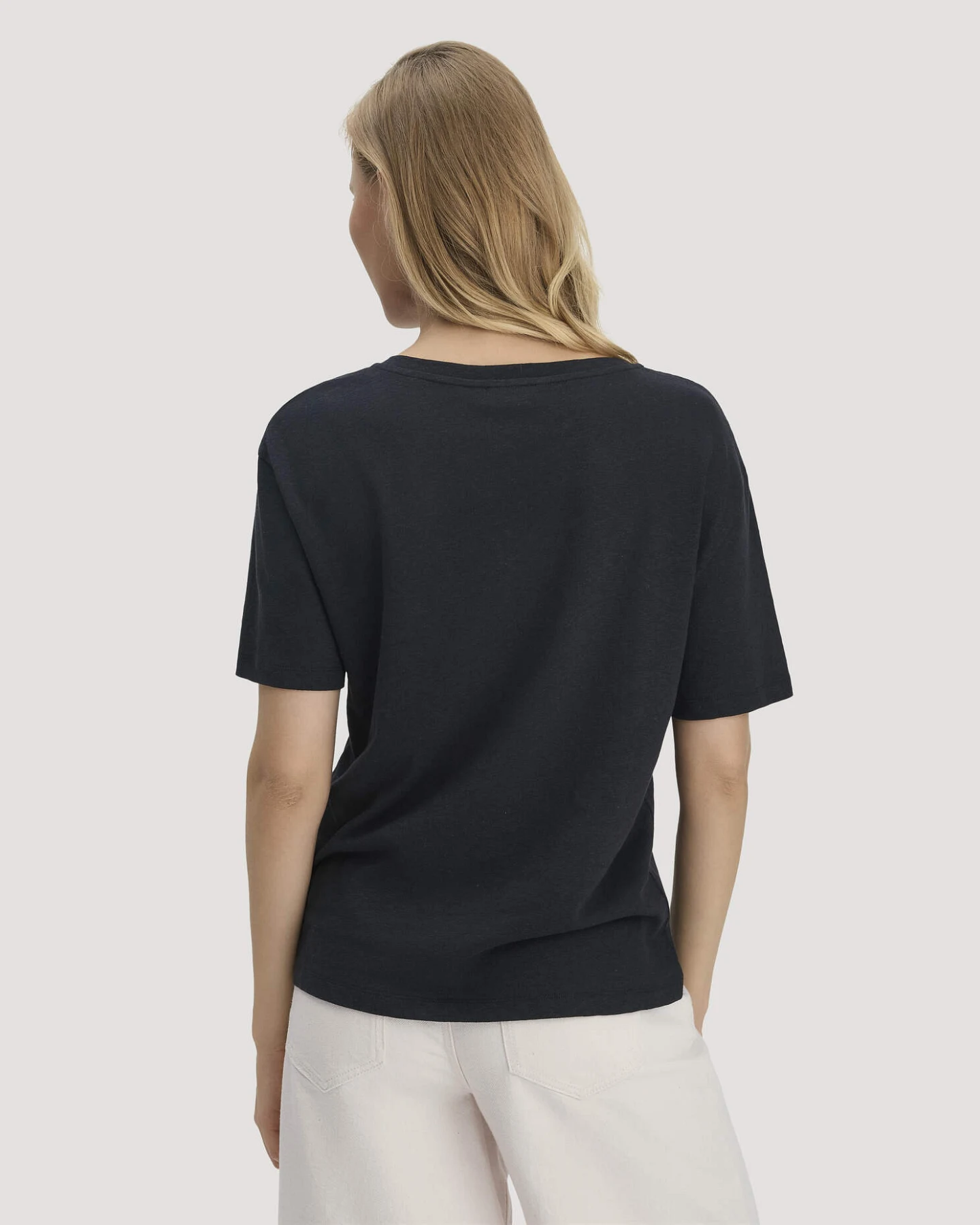 hessnatur Damen T-Shirt Oversize aus Leinen und Bio-Baumwolle - schwarz - Größe S – Ansicht 3
