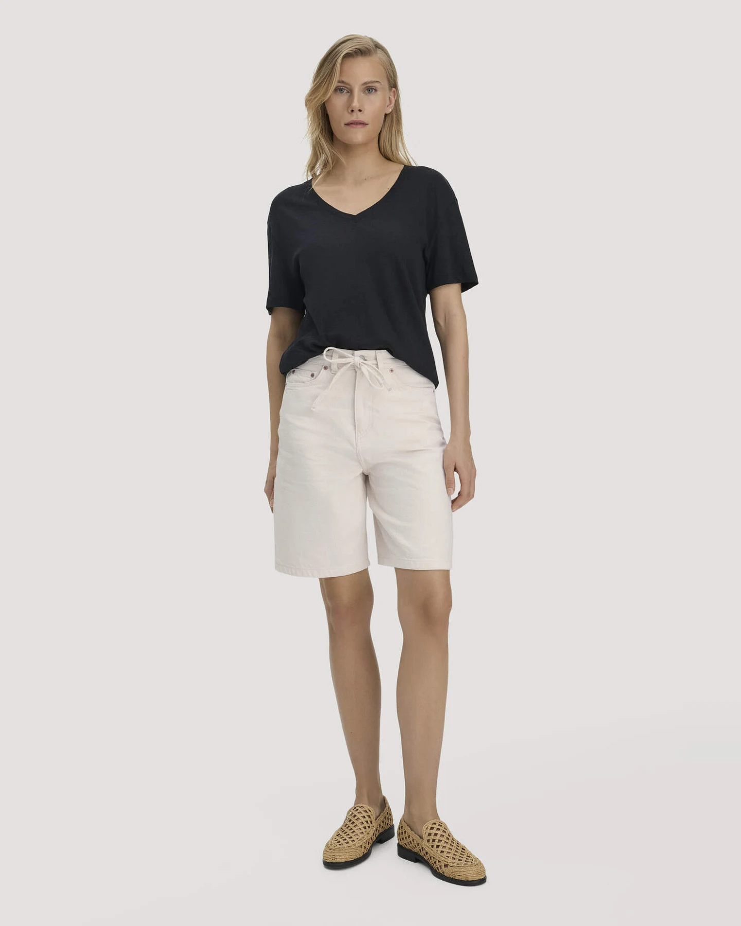 hessnatur Damen T-Shirt Oversize aus Leinen und Bio-Baumwolle - schwarz - Größe XS – Ansicht 2