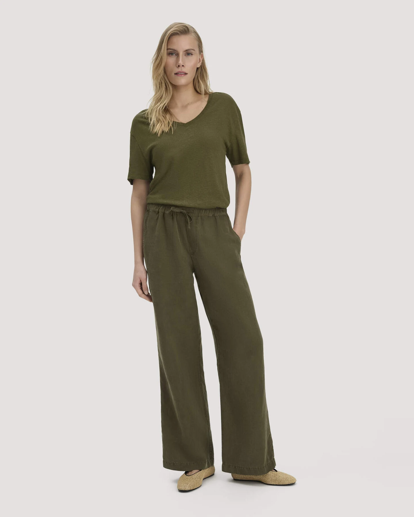 hessnatur Damen T-Shirt Oversize aus Leinen und Bio-Baumwolle - grün - Größe S – Ansicht 2