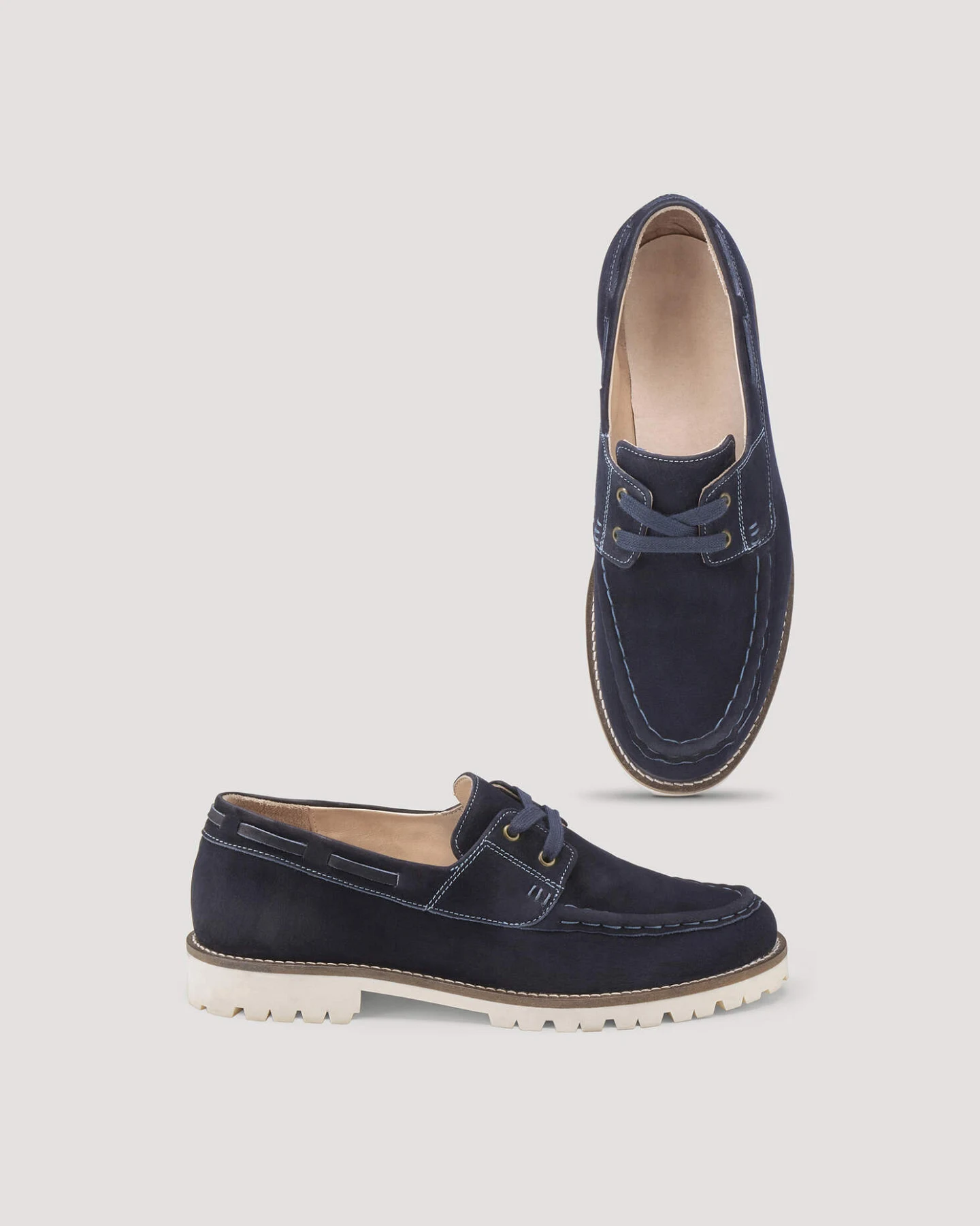hessnatur Herren Bootsschuh aus chromfrei gegerbtem Nubuk-Leder - blau - Größe 43 – Ansicht 3