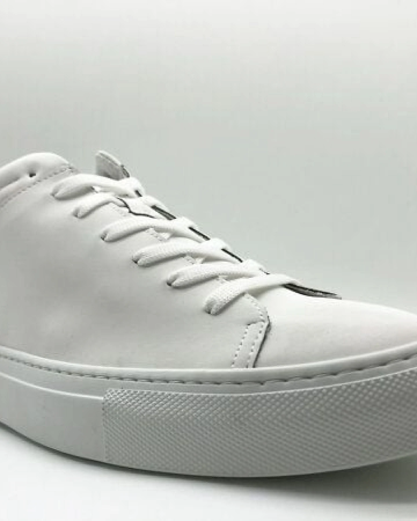 Veganer Sneaker aus Glas "nat-2 Sleek Low vegan white reflective" – Ansicht 3