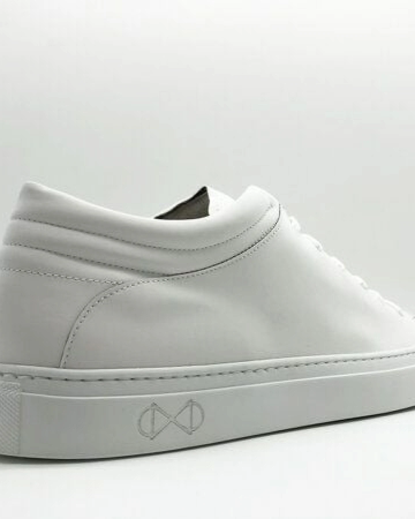 Veganer Sneaker aus Glas "nat-2 Sleek Low vegan white reflective" – Ansicht 4