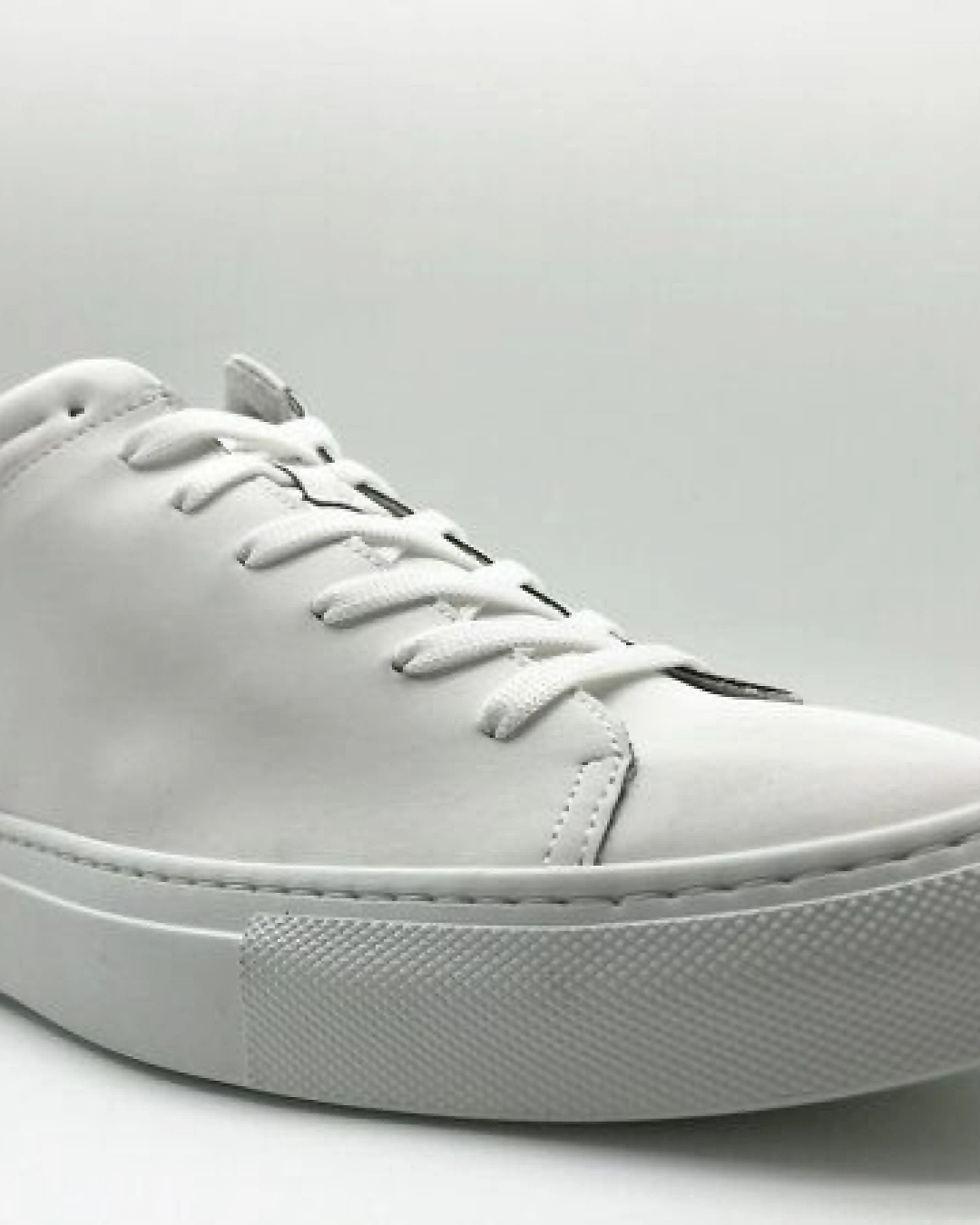 Veganer Sneaker aus Glas "nat-2 Sleek Low vegan white reflective" – Ansicht 3
