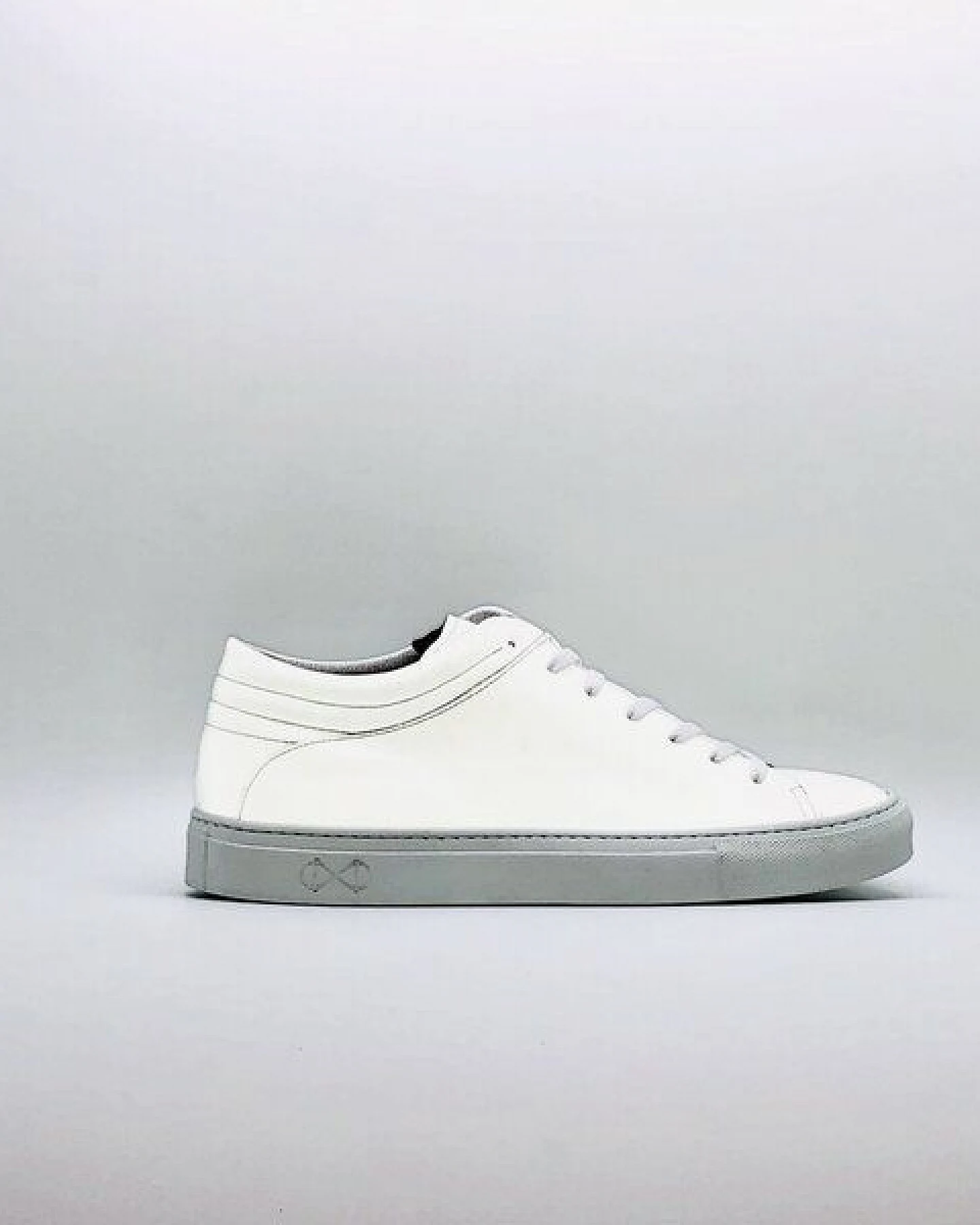 Veganer Sneaker aus Glas "nat-2 Sleek Low vegan white reflective" MEN – Ansicht 2