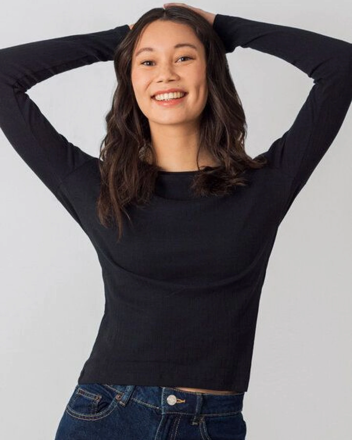 Honest Basics Damen Geripptes Langarmshirt aus Bio- und recycelter Baumwolle – Ansicht 2