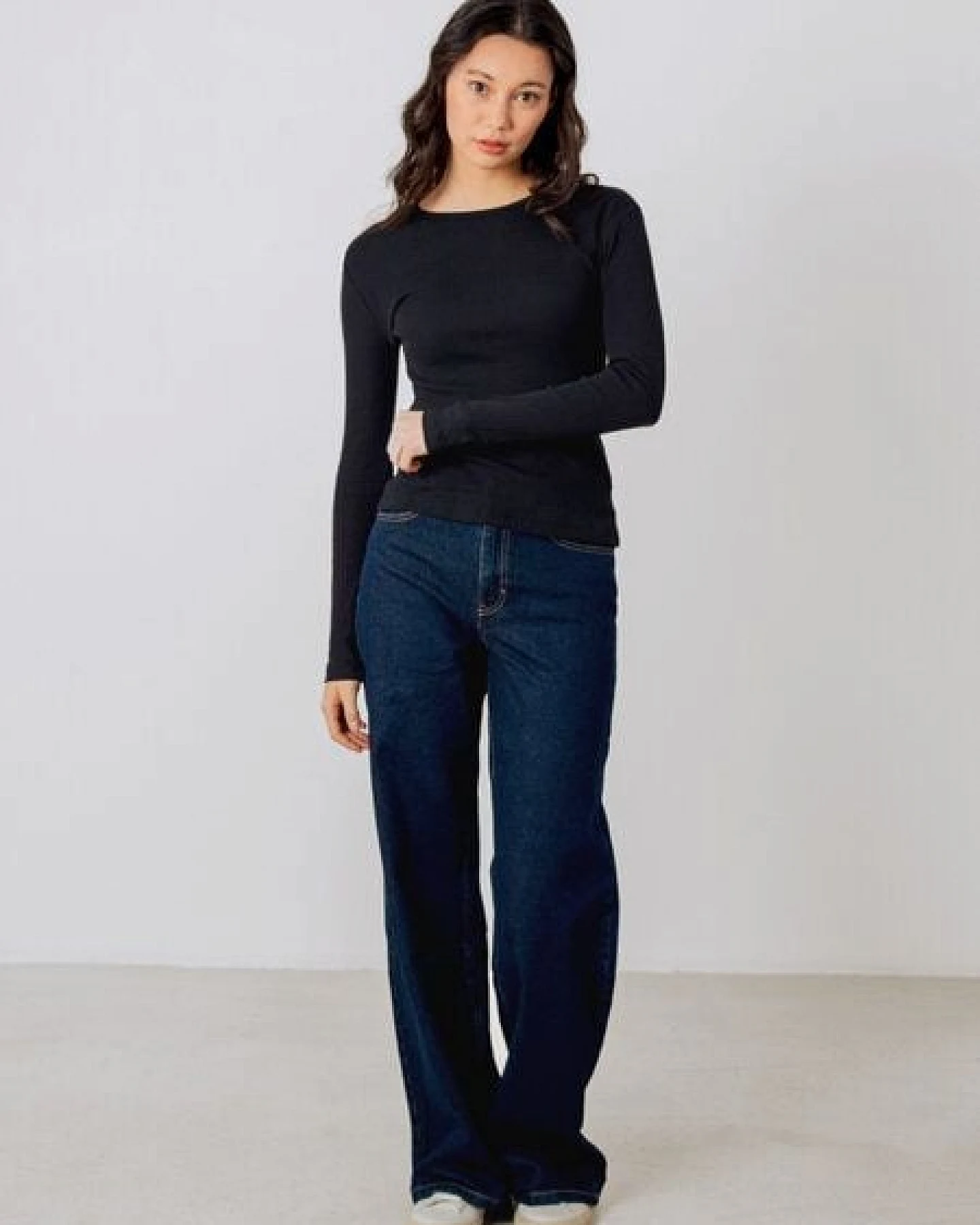 Honest Basics Damen Geripptes Langarmshirt aus Bio- und recycelter Baumwolle – Ansicht 4