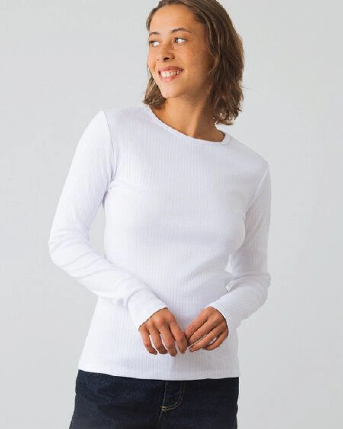 Honest Basics Damen Geripptes Langarmshirt aus Bio- und recycelter Baumwolle – Ansicht 2