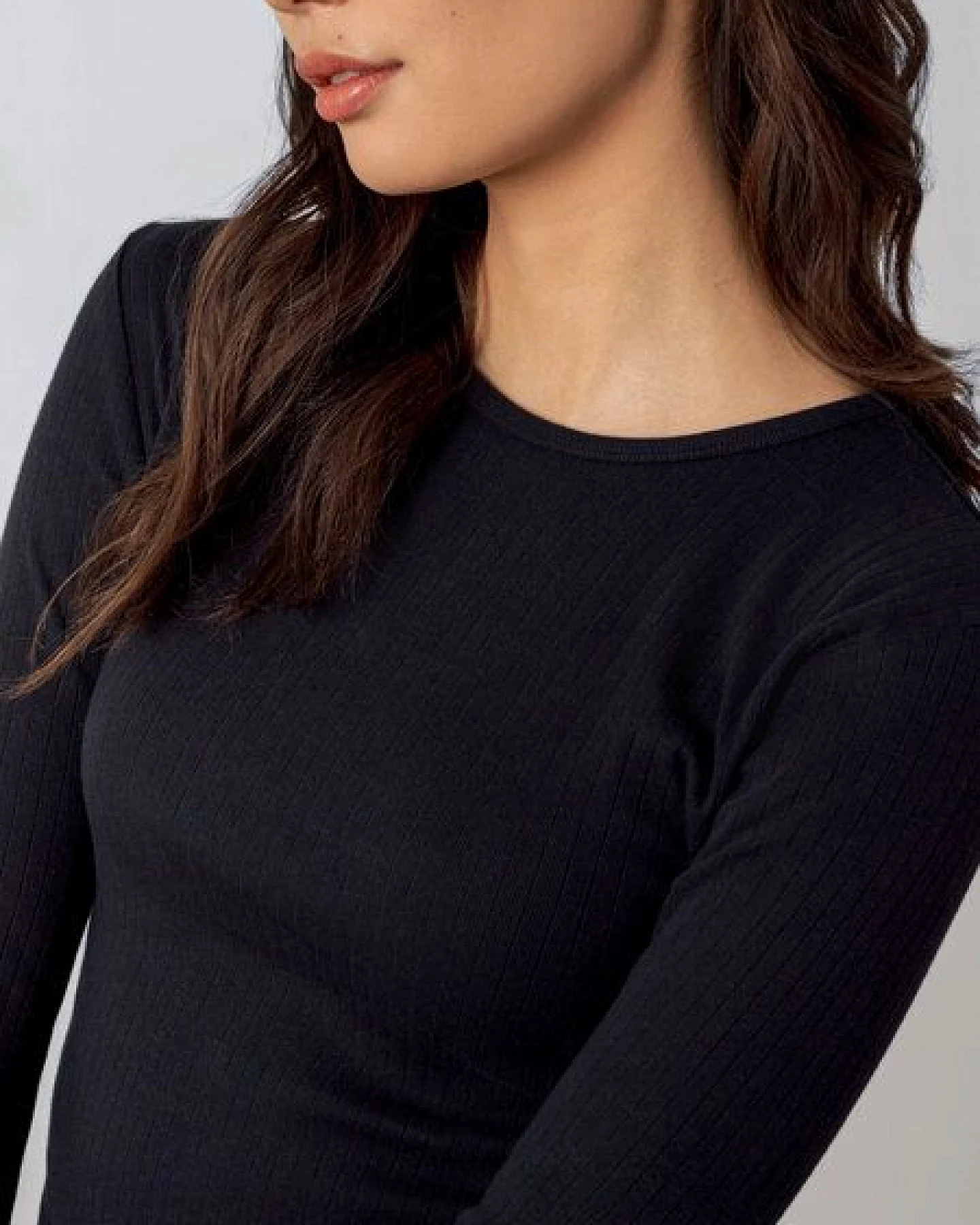 Honest Basics Damen Geripptes Langarmshirt aus Bio- und recycelter Baumwolle – Ansicht 3