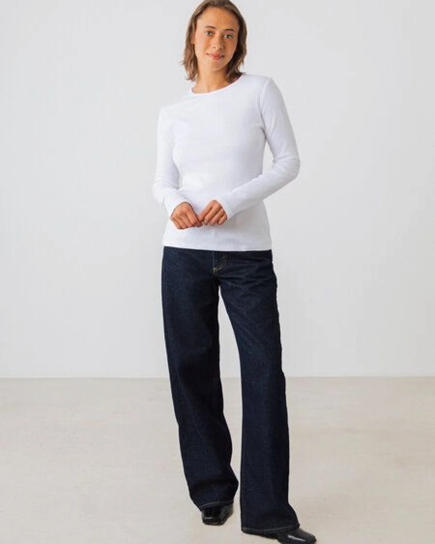 Honest Basics Damen Geripptes Langarmshirt aus Bio- und recycelter Baumwolle – Ansicht 4