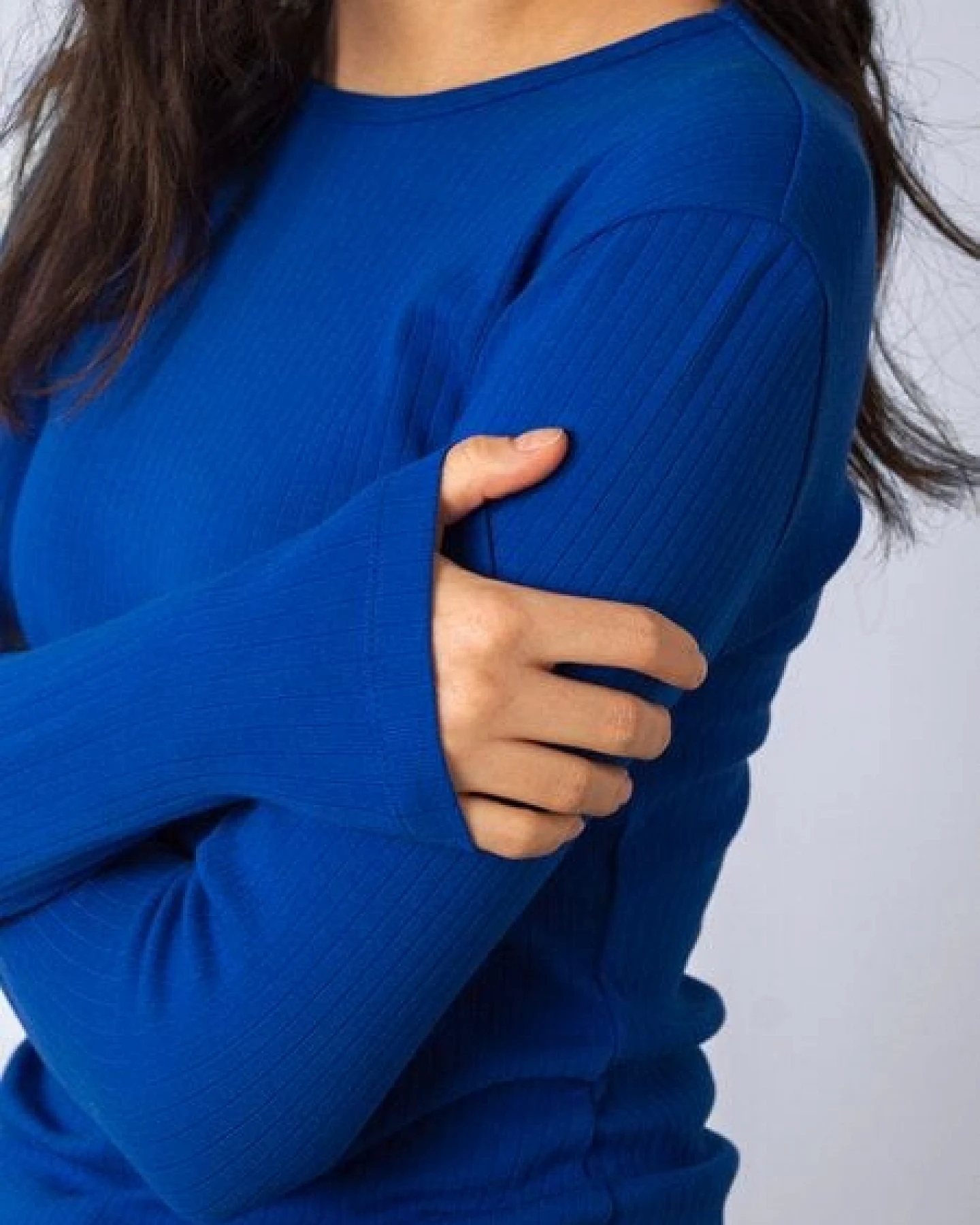 Honest Basics Damen Geripptes Langarmshirt aus Bio- und recycelter Baumwolle – Ansicht 4