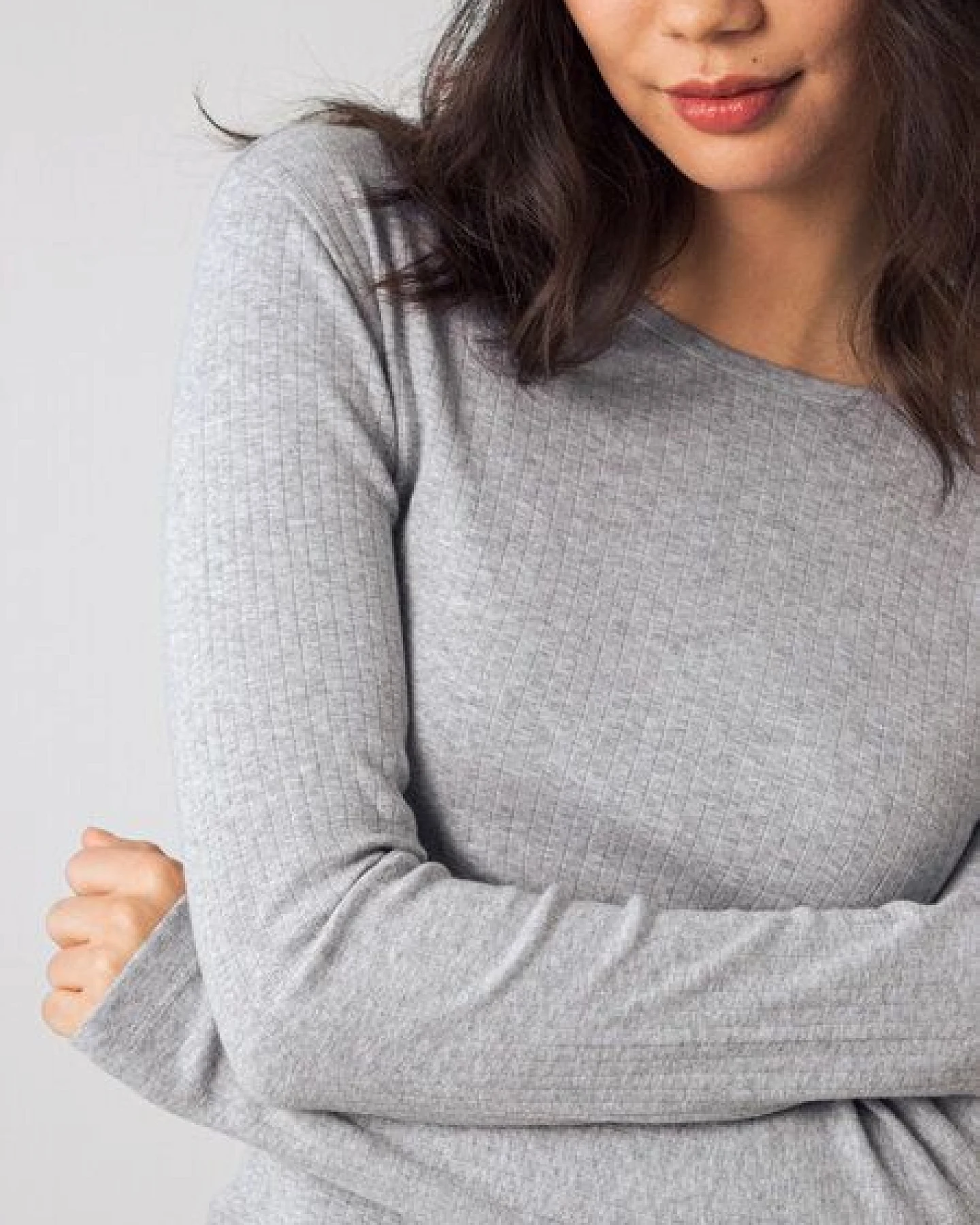 Honest Basics Damen Geripptes Langarmshirt aus Bio- und recycelter Baumwolle – Ansicht 3