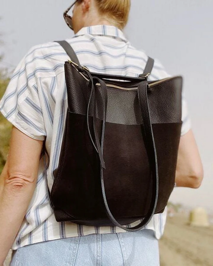 ELEKTROPULLI Quadratische Rucksacktasche QUINN aus Leder