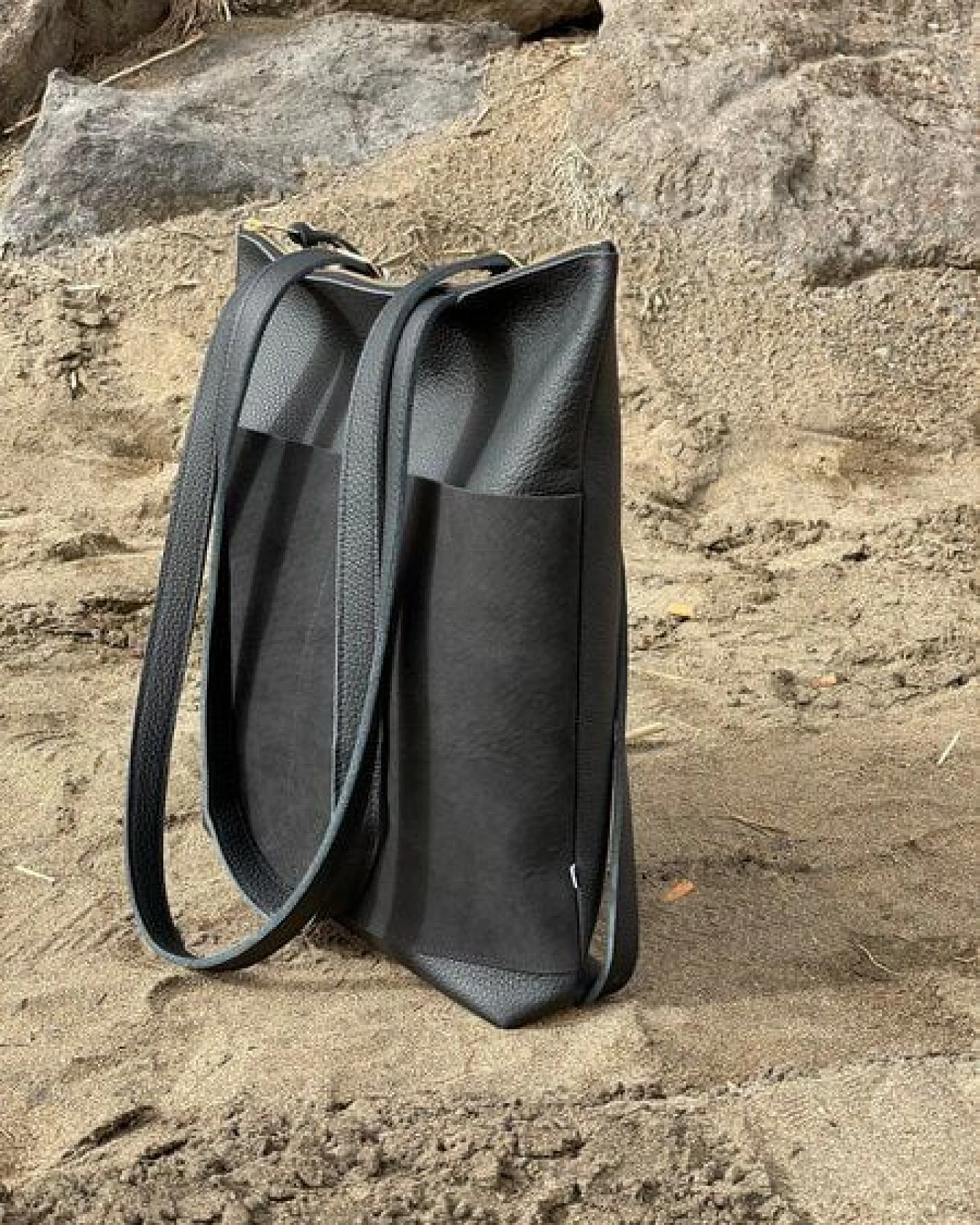 ELEKTROPULLI Quadratische Rucksacktasche QUINN aus Leder – Ansicht 3